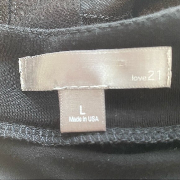 Love 21 Black Short Sleeve Scoop Neck Unique Detailing Pleats Sexy Comfy Size L - Picture 8 of 8